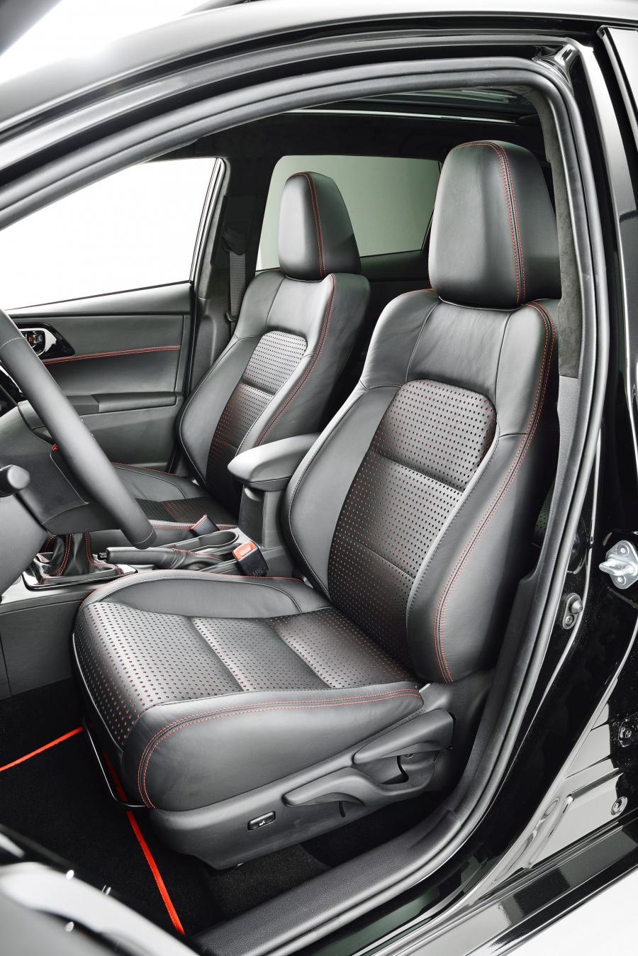  Toyota Auris TS Black by Design Studies 2013 года  (фото 7 из 9)